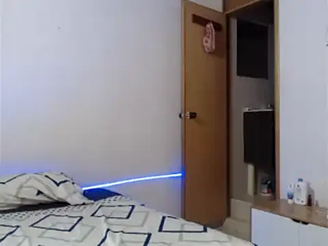 Snapshot of evolet01 chatting on 4, 12, 2024 evolet01 online show from 4, 12, 2024