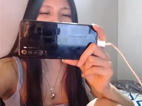 Snapshot of evolet01 chatting on 8, 12, 2024 evolet01 online show from 8, 12, 2024