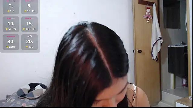 Snapshot of evolet01 chatting on 29, 11, 2025 evolet01 online show from 29, 11, 2025