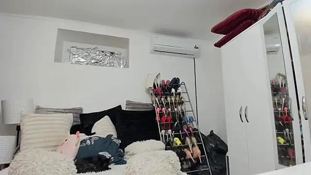 Snapshot of juliahayessxx chatting on 10, 10, 2025 juliahayessxx online show from 10, 10, 2025