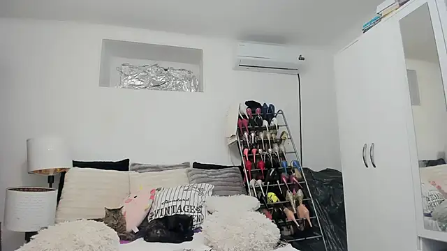 Snapshot of juliahayessxx chatting on 11, 11, 2025 juliahayessxx online show from 11, 11, 2025