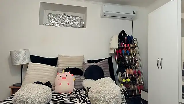 Snapshot of juliahayessxx chatting on 2, 12, 2025 juliahayessxx online show from 2, 12, 2025