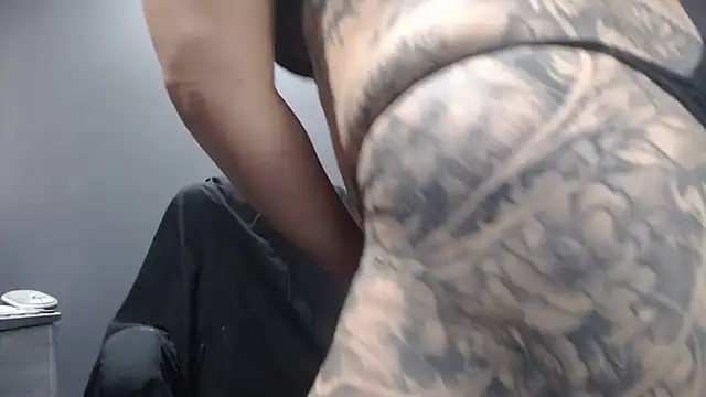 Snapshot of poisonivyx chatting on 10, 10, 2025 poisonivyx online show from 10, 10, 2025