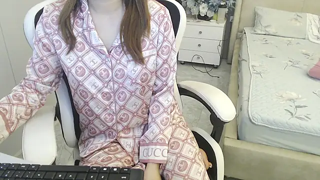 Snapshot of Hanako_love chatting on 1, 3, 2025 Hanako love online show from 1, 3, 2025