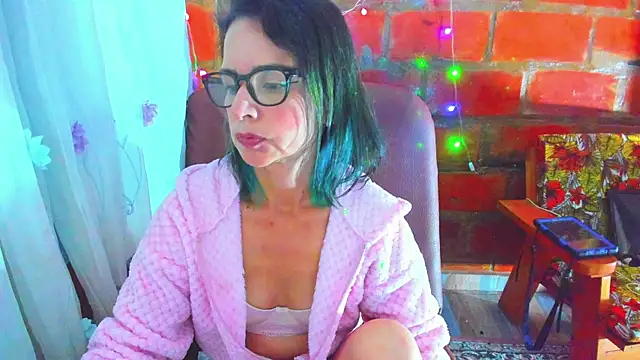 Snapshot of BrianaGarner chatting on 3, 5, 2026 BrianaGarner online show from 3, 5, 2026