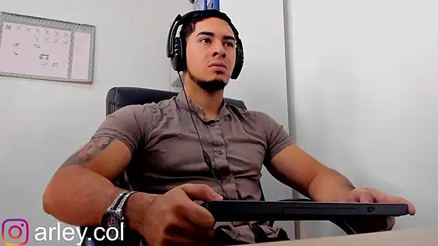 Snapshot of Dimitri_Colleman chatting on 15, 12, 2024 Dimitri Colleman online show from 15, 12, 2024