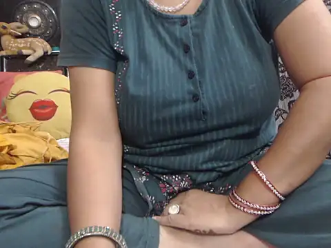 Snapshot of prettyindiandoll chatting on 15, 10, 2025 prettyindiandoll online show from 15, 10, 2025