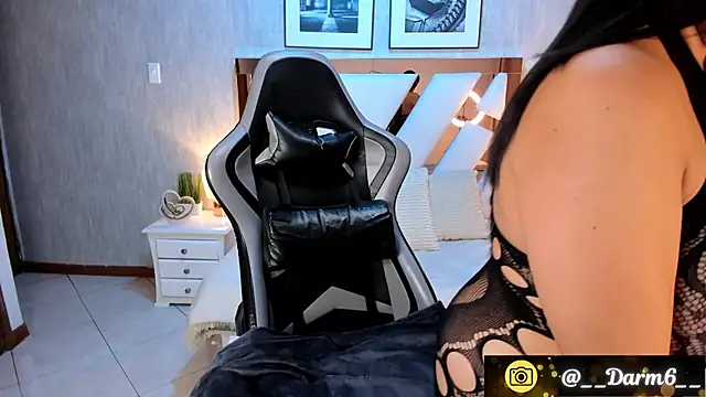 Snapshot of Lia_Simons chatting on 8, 10, 2025 Lia Simons online show from 8, 10, 2025