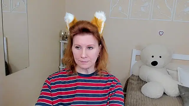 Snapshot of FoxySophia chatting on 5, 3, 2025 FoxySophia online show from 5, 3, 2025