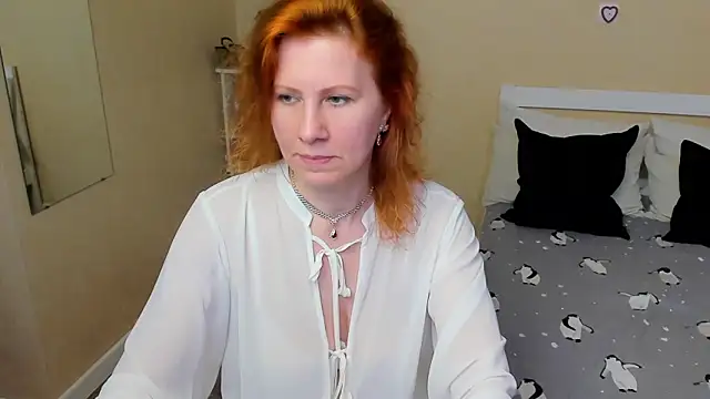 Snapshot of FoxySophia chatting on 17, 9, 2025 FoxySophia online show from 17, 9, 2025