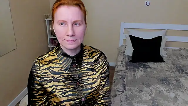 Snapshot of FoxySophia chatting on 3, 10, 2025 FoxySophia online show from 3, 10, 2025