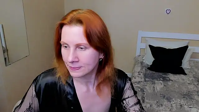 Snapshot of FoxySophia chatting on 3, 10, 2025 FoxySophia online show from 3, 10, 2025