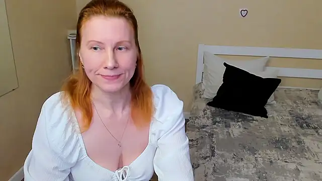 Snapshot of FoxySophia chatting on 7, 10, 2025 FoxySophia online show from 7, 10, 2025