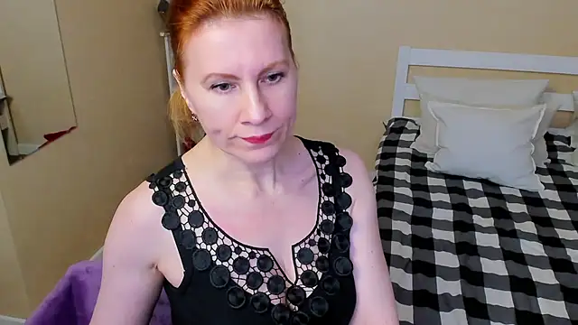 Snapshot of FoxySophia chatting on 6, 11, 2025 FoxySophia online show from 6, 11, 2025