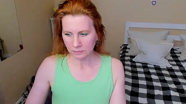 Snapshot of FoxySophia chatting on 16, 11, 2025 FoxySophia online show from 16, 11, 2025