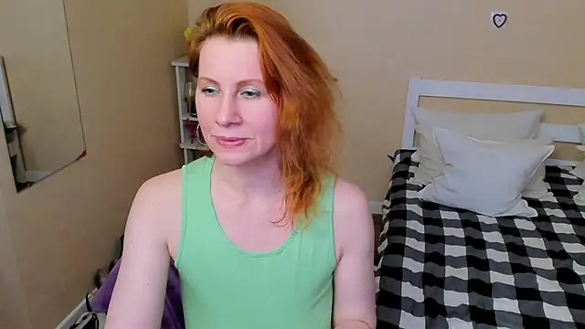 Snapshot of FoxySophia chatting on 17, 11, 2025 FoxySophia online show from 17, 11, 2025