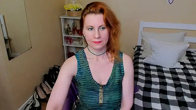 Snapshot of FoxySophia chatting on 17, 11, 2025 FoxySophia online show from 17, 11, 2025