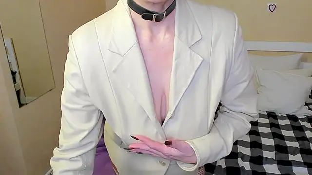 Snapshot of FoxySophia chatting on 21, 11, 2025 FoxySophia online show from 21, 11, 2025