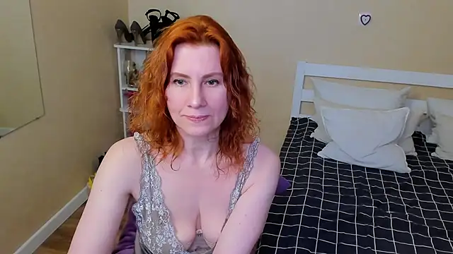 Snapshot of FoxySophia chatting on 25, 11, 2025 FoxySophia online show from 25, 11, 2025