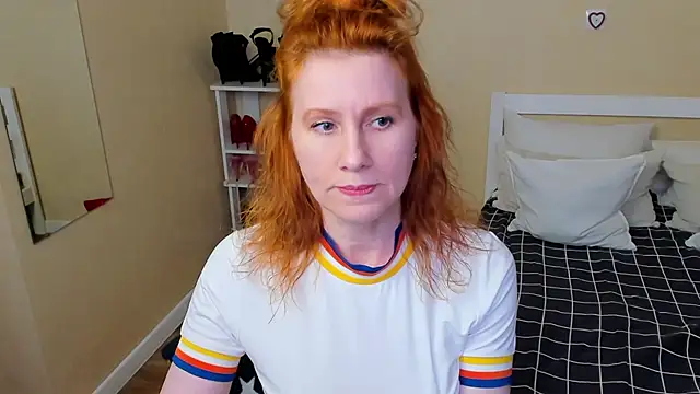 Snapshot of FoxySophia chatting on 1, 12, 2025 FoxySophia online show from 1, 12, 2025