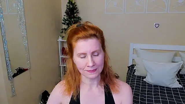 Snapshot of FoxySophia chatting on 15, 12, 2025 FoxySophia online show from 15, 12, 2025