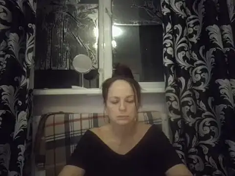 Snapshot of LindaStarS chatting on 11, 2, 2025 LindaStarS online show from 11, 2, 2025