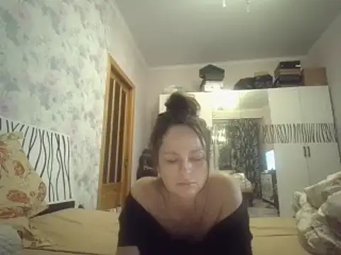 Snapshot of LindaStarS chatting on 11, 2, 2025 LindaStarS online show from 11, 2, 2025