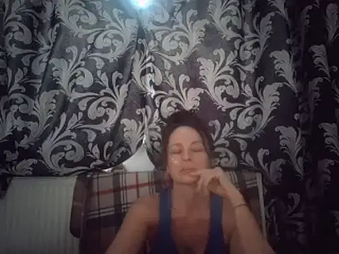 Snapshot of LindaStarS chatting on 19, 2, 2025 LindaStarS online show from 19, 2, 2025