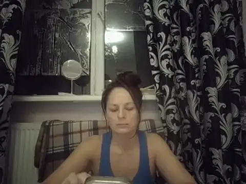 Snapshot of LindaStarS chatting on 20, 2, 2025 LindaStarS online show from 20, 2, 2025