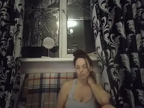 Snapshot of LindaStarS chatting on 28, 2, 2025 LindaStarS online show from 28, 2, 2025