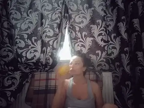 Snapshot of LindaStarS chatting on 1, 3, 2025 LindaStarS online show from 1, 3, 2025