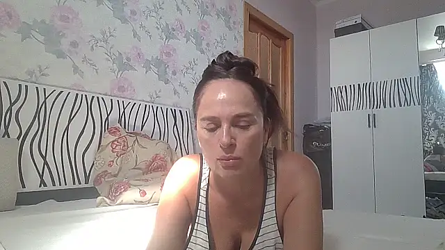 Snapshot of LindaStarS chatting on 9, 9, 2025 LindaStarS online show from 9, 9, 2025