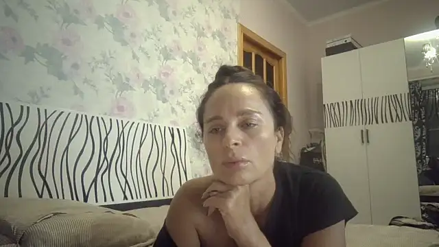 Snapshot of LindaStarS chatting on 4, 10, 2025 LindaStarS online show from 4, 10, 2025