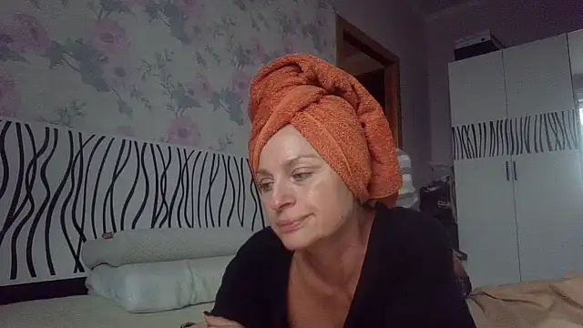 Snapshot of LindaStarS chatting on 6, 10, 2025 LindaStarS online show from 6, 10, 2025