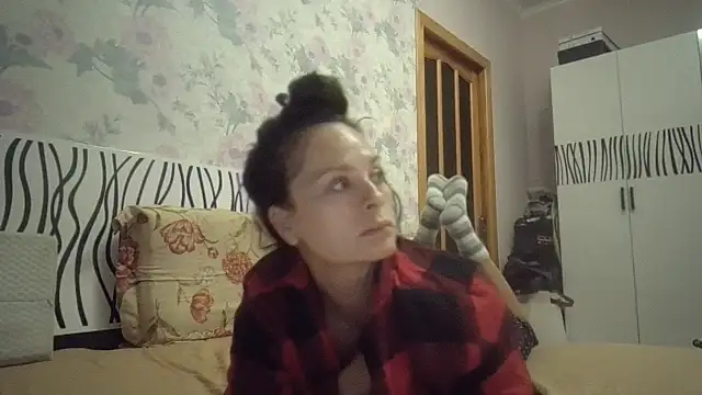 Snapshot of LindaStarS chatting on 10, 10, 2025 LindaStarS online show from 10, 10, 2025