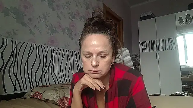 Snapshot of LindaStarS chatting on 13, 10, 2025 LindaStarS online show from 13, 10, 2025