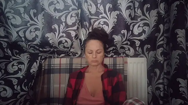 Snapshot of LindaStarS chatting on 14, 10, 2025 LindaStarS online show from 14, 10, 2025