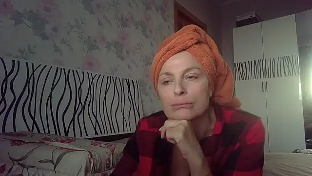 Snapshot of LindaStarS chatting on 17, 10, 2025 LindaStarS online show from 17, 10, 2025