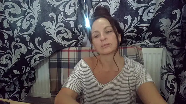 Snapshot of LindaStarS chatting on 2, 11, 2025 LindaStarS online show from 2, 11, 2025