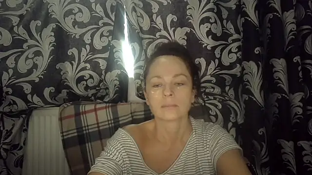 Snapshot of LindaStarS chatting on 7, 11, 2025 LindaStarS online show from 7, 11, 2025