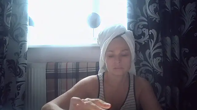 Snapshot of LindaStarS chatting on 10, 11, 2025 LindaStarS online show from 10, 11, 2025