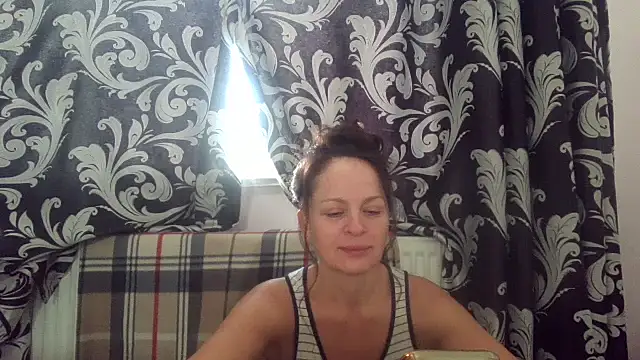 Snapshot of LindaStarS chatting on 12, 11, 2025 LindaStarS online show from 12, 11, 2025