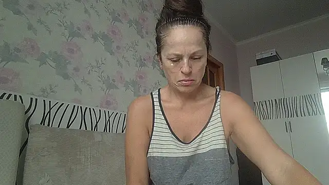 Snapshot of LindaStarS chatting on 17, 11, 2025 LindaStarS online show from 17, 11, 2025