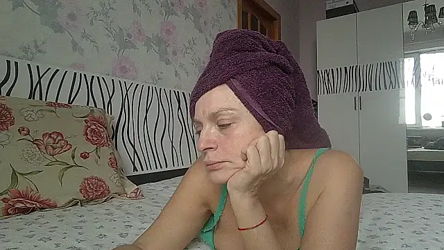 Snapshot of LindaStarS chatting on 26, 11, 2025 LindaStarS online show from 26, 11, 2025