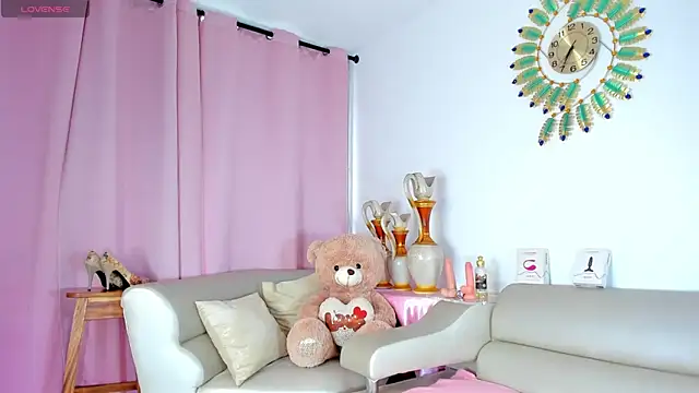 Snapshot of latinwondercockts chatting on 4, 10, 2025 latinwondercockts online show from 4, 10, 2025