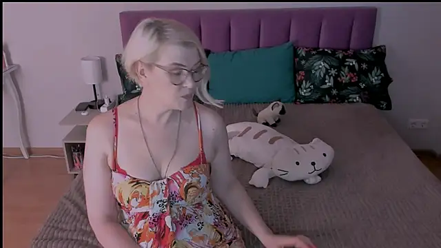 sabrinamacmarren online show from 7, 2, 2025