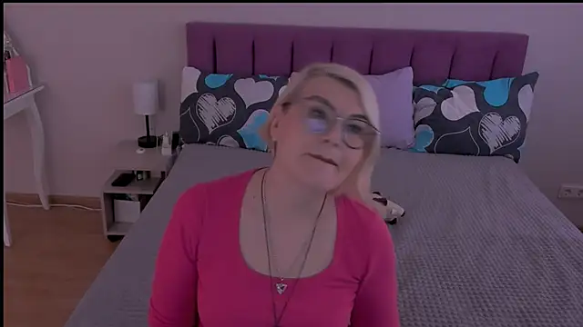 sabrinamacmarren online show from 16, 2, 2025