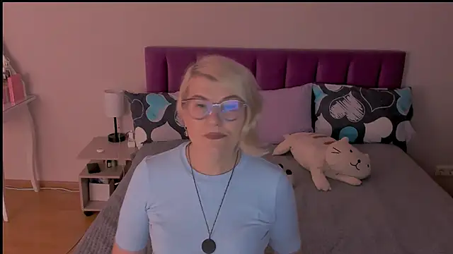 sabrinamacmarren online show from 19, 2, 2025