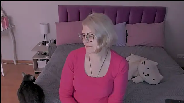 sabrinamacmarren online show from 9, 3, 2025