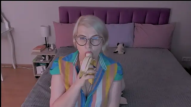 sabrinamacmarren online show from 14, 3, 2025